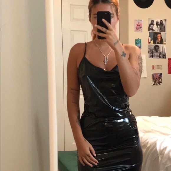 Black dress - Picture 3 of 3